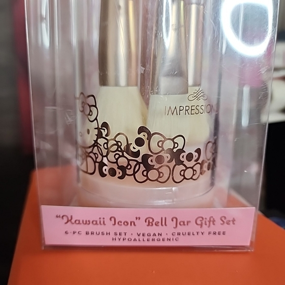 Impressions Vanity Co. Sanrio Hello Kitty Kawaii Icon 6-Piece Makeup Brush Set - Picture 5 of 5